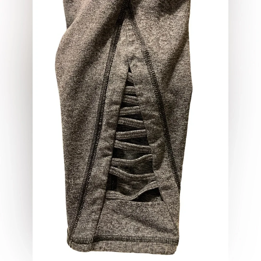 Athleta Chaturanga capri leggings Small - Picture 5 of 8